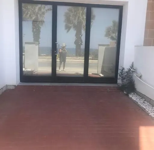 Seafront, 2 Bed In Quiet Area * Pembroke