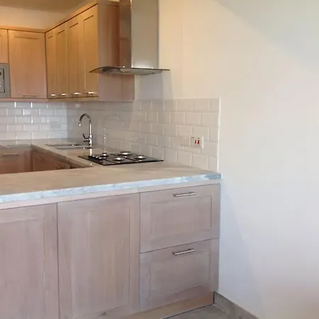 Seafront, 2 Bed In Quiet Area *