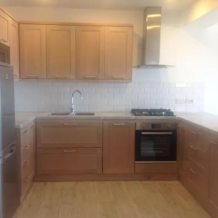 Seafront, 2 Bed In Quiet Area Lejlighed