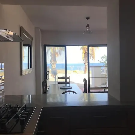 Seafront, 2 Bed In Quiet Area