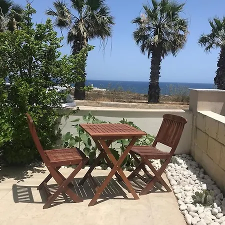 Seafront, 2 Bed In Quiet Area *