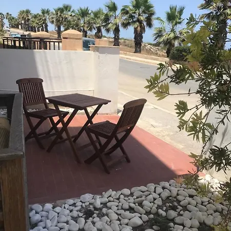 Seafront, 2 Bed In Quiet Area Lejlighed *