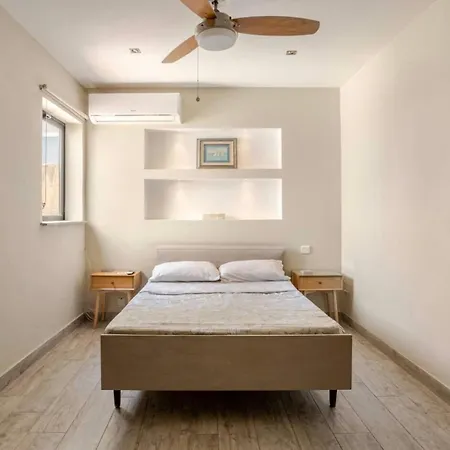 Lejlighed Seafront, 2 Bed In Quiet Area