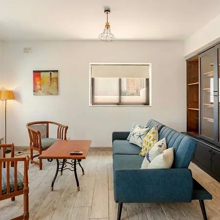 Seafront, 2 Bed In Quiet Area Lejlighed *