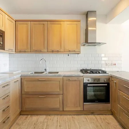 Seafront, 2 Bed In Quiet Area Appartamento Pembroke