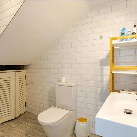 Seafront, 2 Bed In Quiet Area * Pembroke