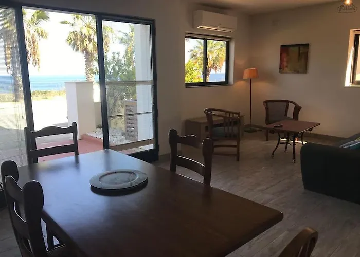 Seafront, 2 Bed In Quiet Area * Pembroke