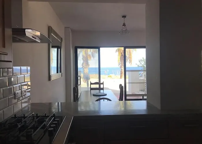 Seafront, 2 Bed In Quiet Area