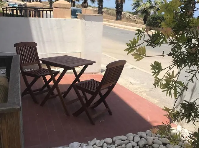 Seafront, 2 Bed In Quiet Area Διαμέρισμα *